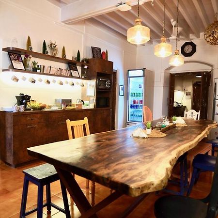 Gosolo Stays Bandra Hostel Mumbai Kültér fotó