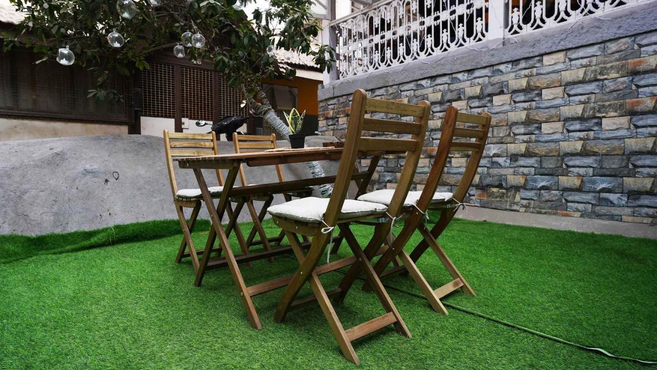 Gosolo Stays Bandra Hostel Mumbai Kültér fotó