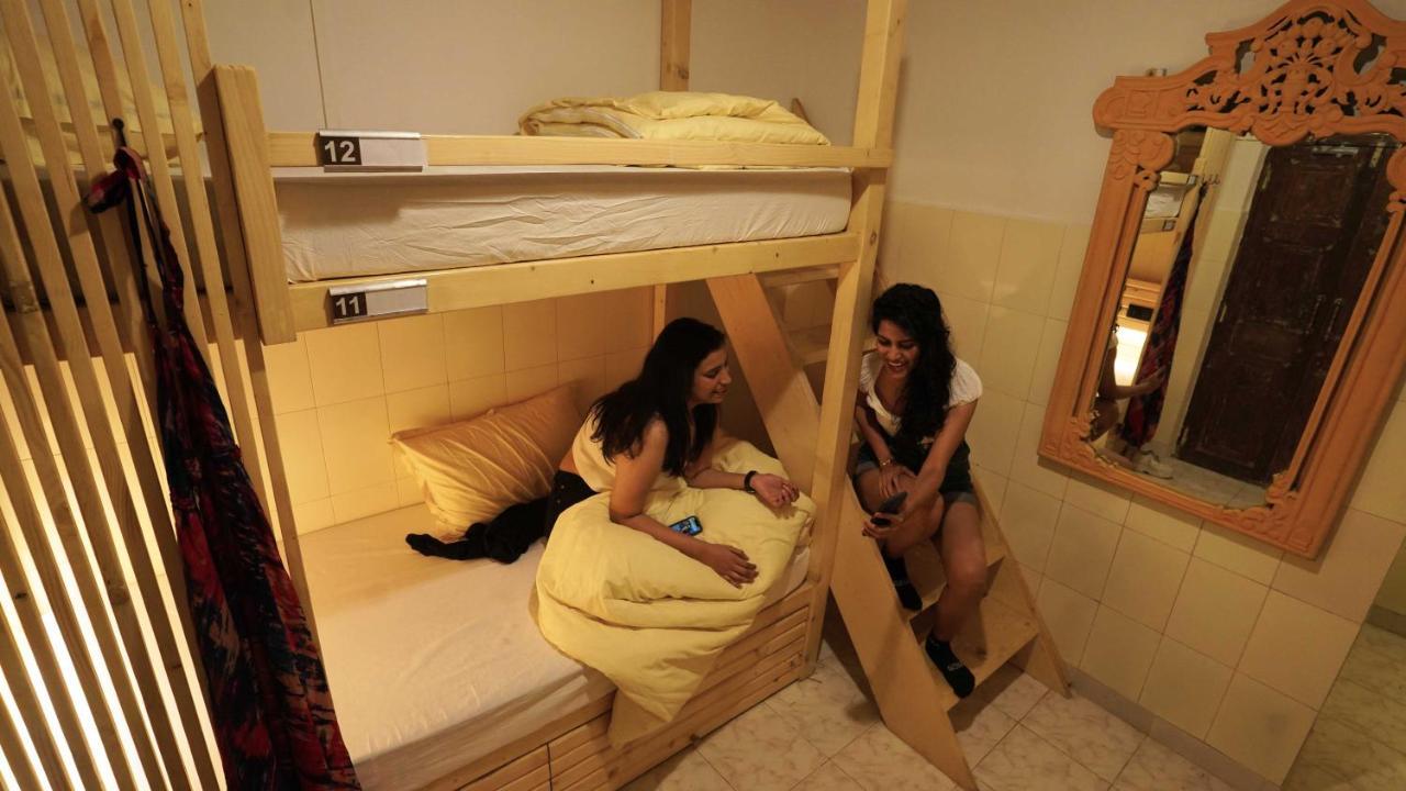 Gosolo Stays Bandra Hostel Mumbai Kültér fotó